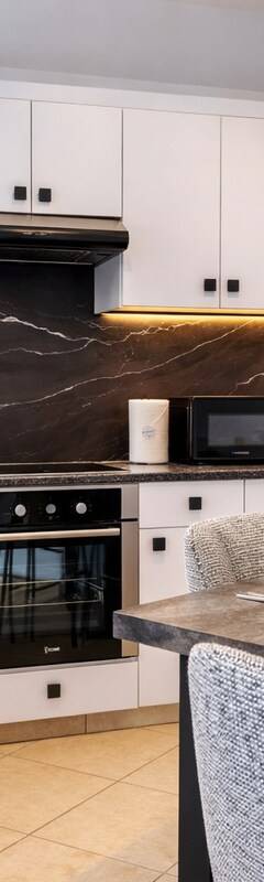 Full kitchen image 2