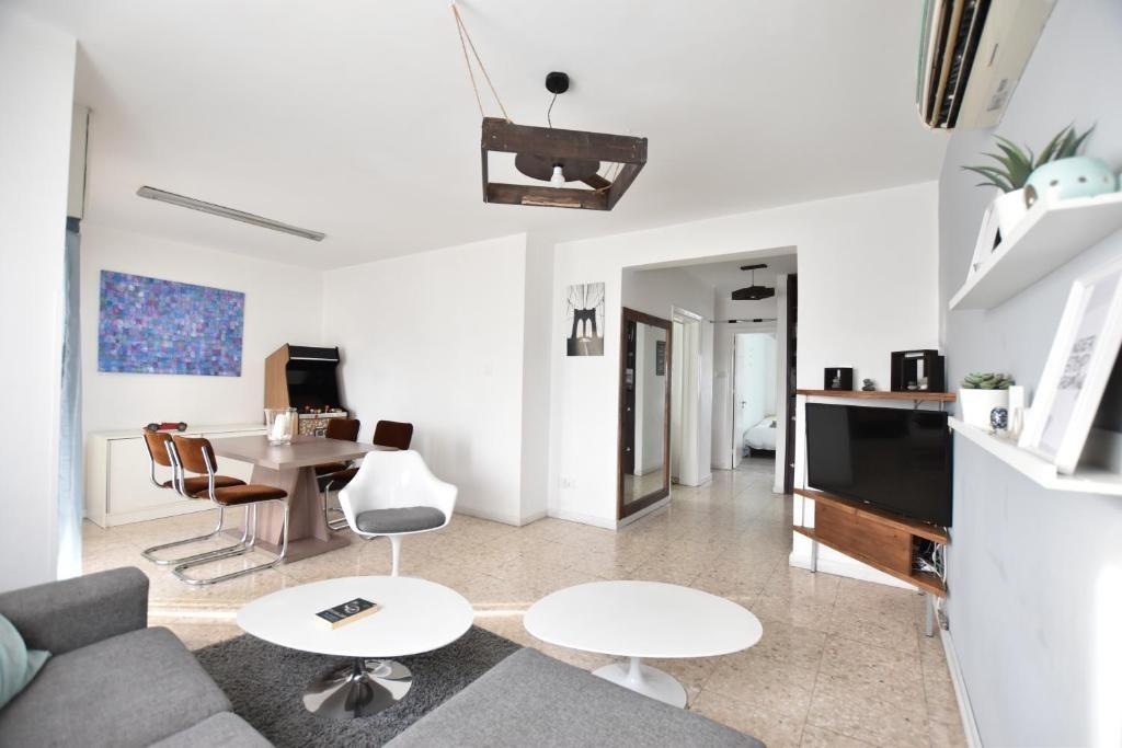The Cozy Apt 2bdr